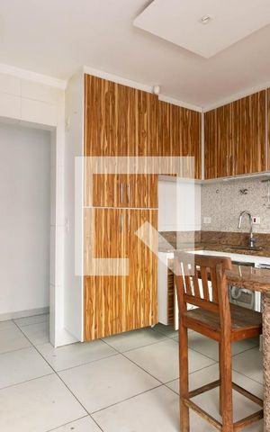 Casa à venda com 350m², 4 quartos e 3 vagas Casa à venda com 350m², 4 quartos e 3 vagasCozinha - Armários