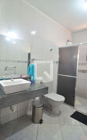 Casa à venda com 155m², 4 quartos e 5 vagasBanheiro social