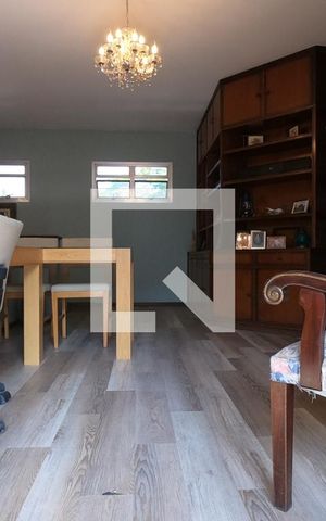 Casa à venda com 800m², 5 quartos e 4 vagas Casa à venda com 800m², 5 quartos e 4 vagasMezanino