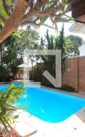Casa à venda com 800m², 5 quartos e 4 vagasPiscina
