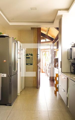 Casa de condomínio à venda com 700m², 5 quartos e 2 vagas Casa de condomínio à venda com 700m², 5 quartos e 2 vagasCozinha