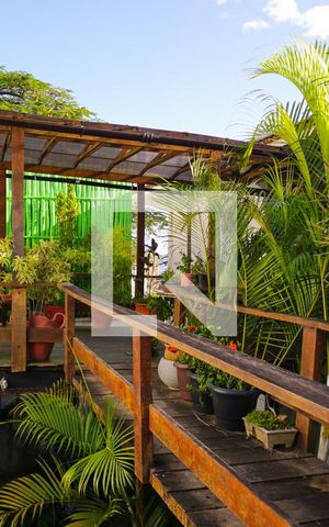 Casa de condomínio à venda com 700m², 5 quartos e 2 vagas Casa de condomínio à venda com 700m², 5 quartos e 2 vagasÁrea Externa