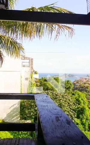 Casa de condomínio à venda com 700m², 5 quartos e 2 vagas Casa de condomínio à venda com 700m², 5 quartos e 2 vagasVaranda da Suíte 1