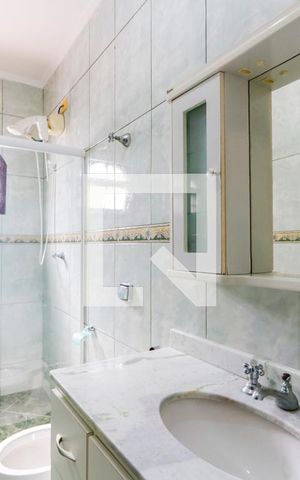 Casa à venda com 254m², 3 quartos e 2 vagasBanheiro do quarto 1