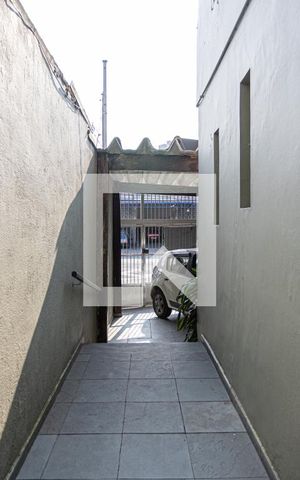 Casa à venda com 200m², 3 quartos e 2 vagas Casa à venda com 200m², 3 quartos e 2 vagasCorredor