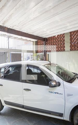 Casa à venda com 200m², 3 quartos e 2 vagas Casa à venda com 200m², 3 quartos e 2 vagasGaragem