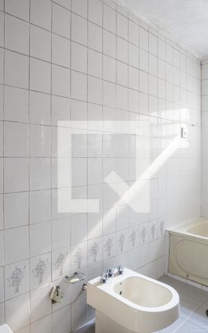 Casa à venda com 200m², 3 quartos e 2 vagas Casa à venda com 200m², 3 quartos e 2 vagasBanheiro 2