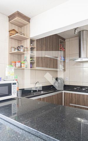 Casa à venda com 200m², 3 quartos e 2 vagas Casa à venda com 200m², 3 quartos e 2 vagasCozinha