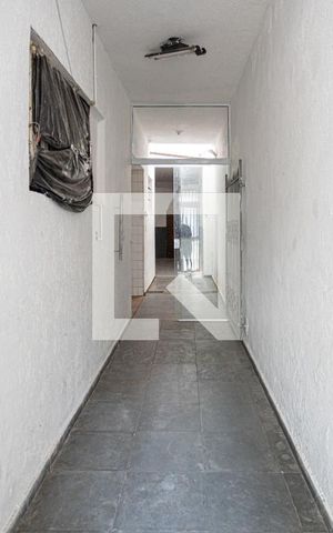 Casa à venda com 200m², 3 quartos e 2 vagas Casa à venda com 200m², 3 quartos e 2 vagasCorredor
