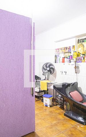 Casa à venda com 200m², 3 quartos e 2 vagas Casa à venda com 200m², 3 quartos e 2 vagasSala