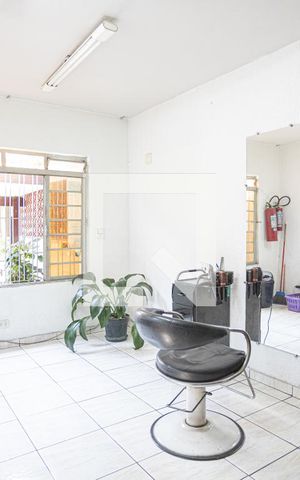Casa à venda com 200m², 3 quartos e 2 vagas Casa à venda com 200m², 3 quartos e 2 vagasSala