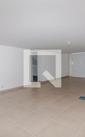 Casa à venda com 270m², 3 quartos e 4 vagas Casa à venda com 270m², 3 quartos e 4 vagasgaragem