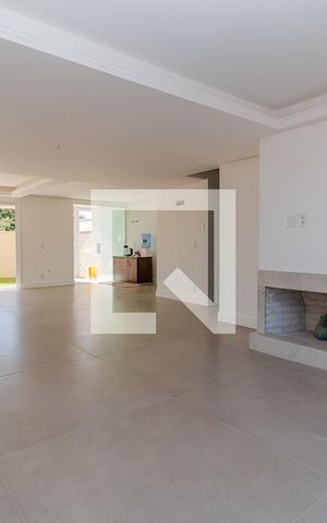 Casa à venda com 270m², 3 quartos e 4 vagas Casa à venda com 270m², 3 quartos e 4 vagasSala