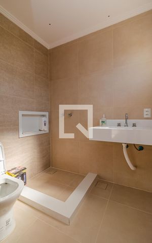 Casa à venda com 270m², 3 quartos e 4 vagas Casa à venda com 270m², 3 quartos e 4 vagasSuite