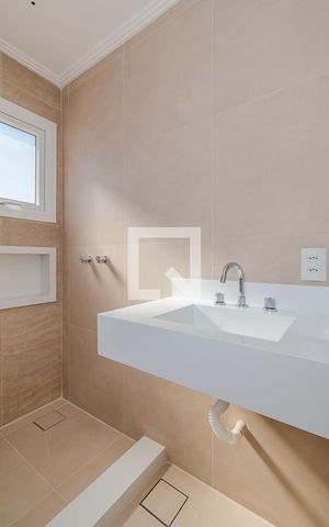 Casa à venda com 270m², 3 quartos e 4 vagas Casa à venda com 270m², 3 quartos e 4 vagasSuite
