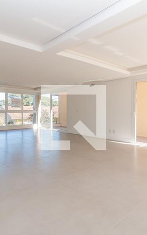 Casa à venda com 270m², 3 quartos e 4 vagas Casa à venda com 270m², 3 quartos e 4 vagasSala