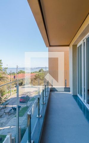 Casa à venda com 270m², 3 quartos e 4 vagas Casa à venda com 270m², 3 quartos e 4 vagasVaranda