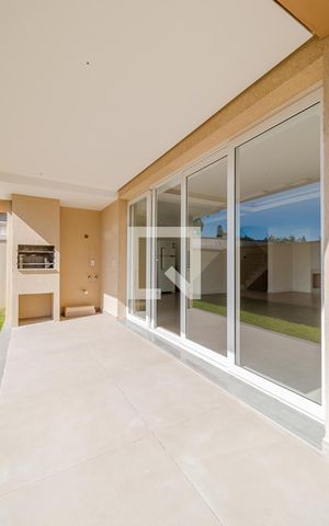 Casa à venda com 270m², 3 quartos e 4 vagas Casa à venda com 270m², 3 quartos e 4 vagasQuintal