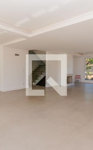 Casa à venda com 270m², 3 quartos e 4 vagas Casa à venda com 270m², 3 quartos e 4 vagasSala