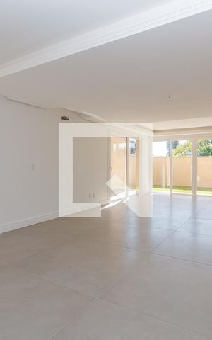 Casa à venda com 270m², 3 quartos e 4 vagas Casa à venda com 270m², 3 quartos e 4 vagasSala