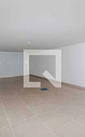 Casa à venda com 270m², 3 quartos e 4 vagas Casa à venda com 270m², 3 quartos e 4 vagasgaragem