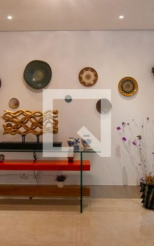 Casa à venda com 750m², 5 quartos e 10 vagas Casa à venda com 750m², 5 quartos e 10 vagasEntrada