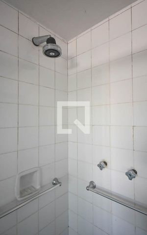 Casa à venda com 500m², 4 quartos e 5 vagas Casa à venda com 500m², 4 quartos e 5 vagasChuveiro do banheiro da suíte 3