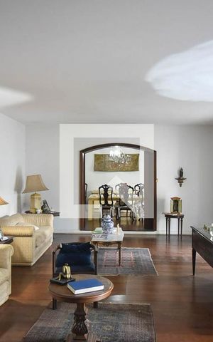 Casa à venda com 500m², 4 quartos e 5 vagas Casa à venda com 500m², 4 quartos e 5 vagasSala