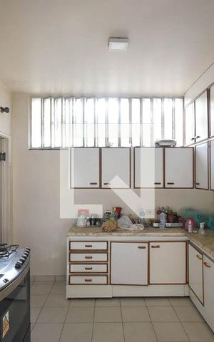 Casa à venda com 500m², 4 quartos e 5 vagas Casa à venda com 500m², 4 quartos e 5 vagasCozinha