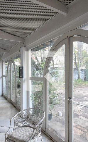 Casa à venda com 500m², 4 quartos e 5 vagas Casa à venda com 500m², 4 quartos e 5 vagasVaranda
