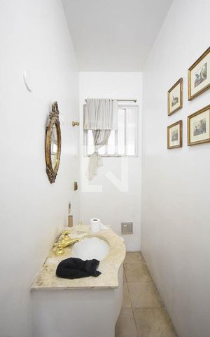 Casa à venda com 500m², 4 quartos e 5 vagas Casa à venda com 500m², 4 quartos e 5 vagasLavabo