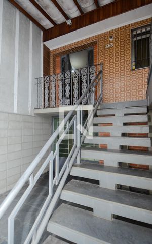 Casa à venda com 306m², 3 quartos e 4 vagasEscada de Entrada