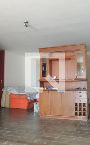 Casa de condomínio à venda com 440m², 4 quartos e 2 vagasSala