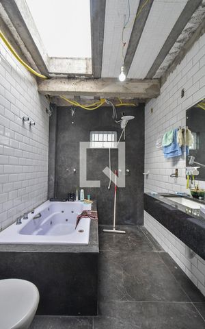 Casa à venda com 280m², 3 quartos e 3 vagasBanheiro Suíte 01
