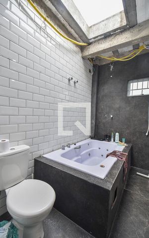 Casa à venda com 280m², 3 quartos e 3 vagasBanheiro Suíte 01