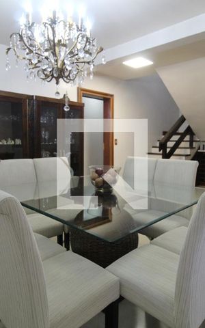Casa à venda com 290m², 3 quartos e 3 vagasSala de Estar Com Varanda