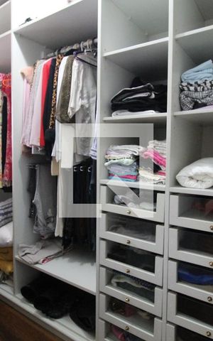 Casa à venda com 290m², 3 quartos e 3 vagasCloset da Suíte
