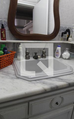 Casa à venda com 290m², 3 quartos e 3 vagasBanheiro da Suíte