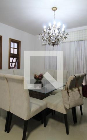 Casa à venda com 290m², 3 quartos e 3 vagasSala de Estar Com Varanda