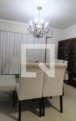 Casa à venda com 290m², 3 quartos e 3 vagasSala de Estar Com Varanda