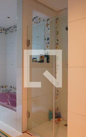 Casa à venda com 352m², 3 quartos e 4 vagasBanheiro Corredor