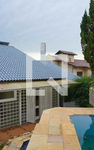 Casa à venda com 352m², 3 quartos e 4 vagasQuintal - Piscina