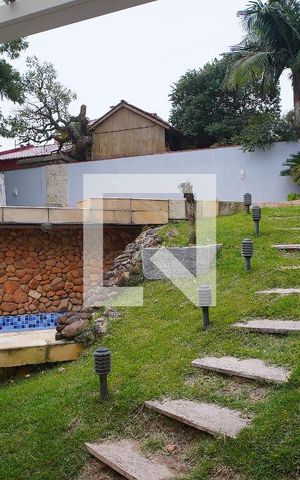 Casa à venda com 352m², 3 quartos e 4 vagasSuíte - Vista