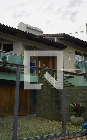 Casa à venda com 352m², 3 quartos e 4 vagasFachada da Casa