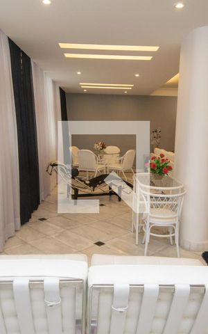 Apartamento à venda com 230m², 4 quartos e 1 vaga Apartamento à venda com 230m², 4 quartos e 1 vagaSala