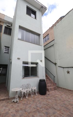 Casa à venda com 222m², 4 quartos e 2 vagas Casa à venda com 222m², 4 quartos e 2 vagasQuintal
