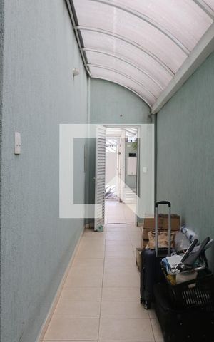 Casa à venda com 222m², 4 quartos e 2 vagas Casa à venda com 222m², 4 quartos e 2 vagasCorredor