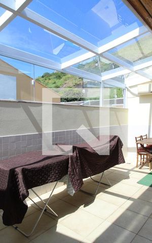 Casa de condomínio à venda com 375m², 5 quartos e 3 vagasTerraço
