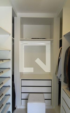 Casa de condomínio à venda com 375m², 5 quartos e 3 vagasCloset - Suíte 2