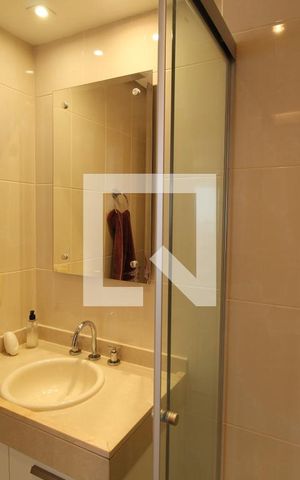 Casa de condomínio à venda com 375m², 5 quartos e 3 vagasBanheiro Social